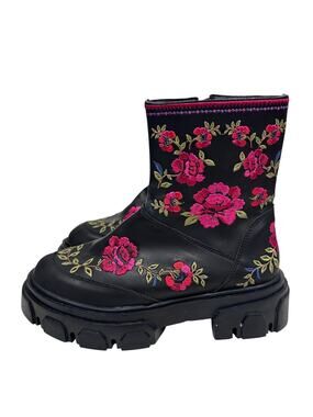 Farm Rio Black Faux Leather Floral Embroidered Chunky Lugged Sole Boots 7